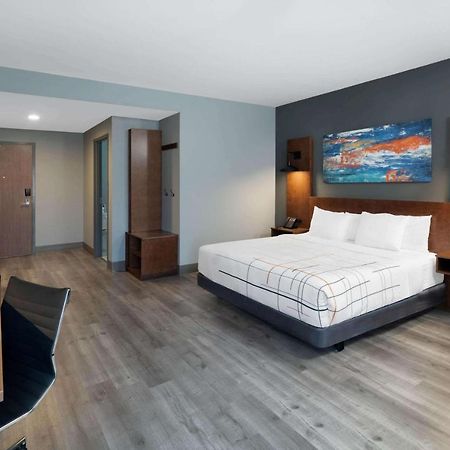 La Quinta Inn & Suites By Wyndham Louisville Ne - Old Henry Rd Esterno foto