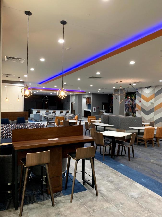 La Quinta Inn & Suites By Wyndham Louisville Ne - Old Henry Rd Esterno foto