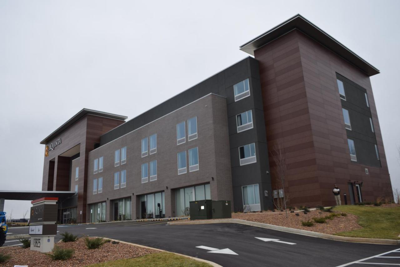 La Quinta Inn & Suites By Wyndham Louisville Ne - Old Henry Rd Esterno foto