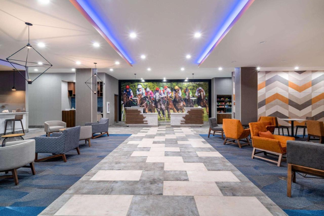 La Quinta Inn & Suites By Wyndham Louisville Ne - Old Henry Rd Esterno foto
