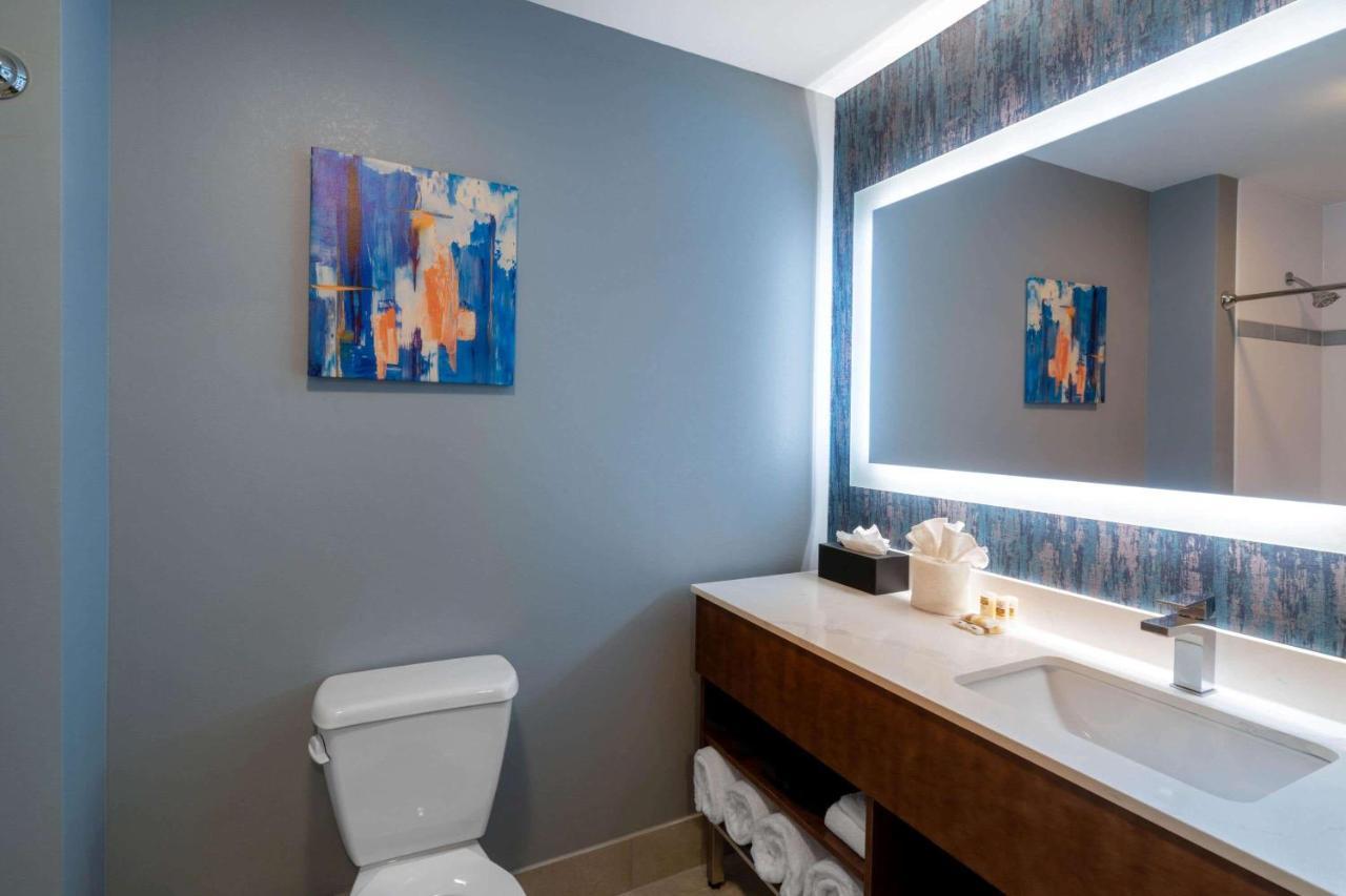 La Quinta Inn & Suites By Wyndham Louisville Ne - Old Henry Rd Esterno foto