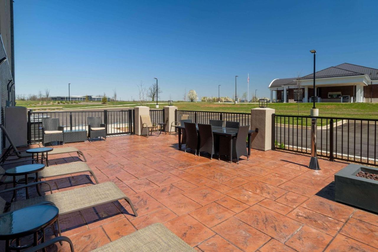 La Quinta Inn & Suites By Wyndham Louisville Ne - Old Henry Rd Esterno foto