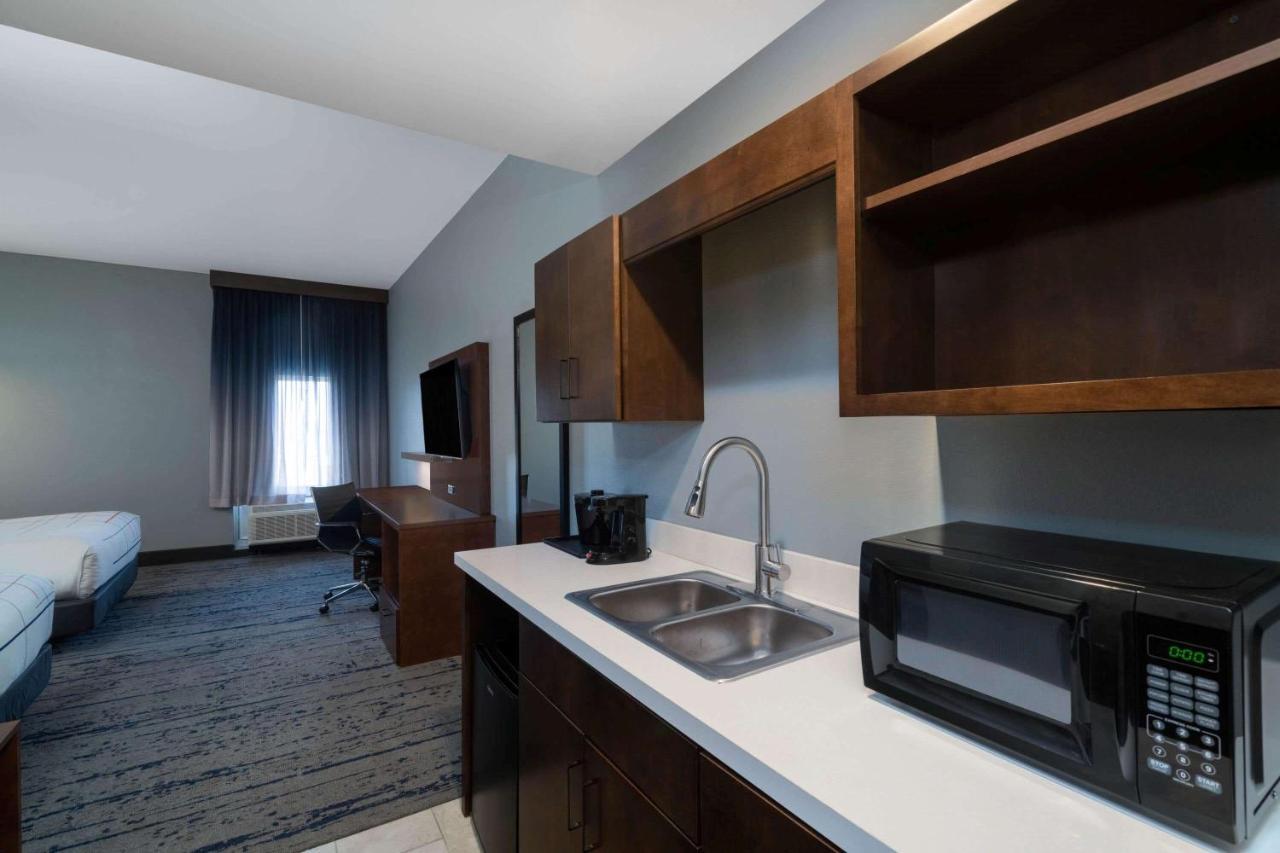 La Quinta Inn & Suites By Wyndham Louisville Ne - Old Henry Rd Esterno foto