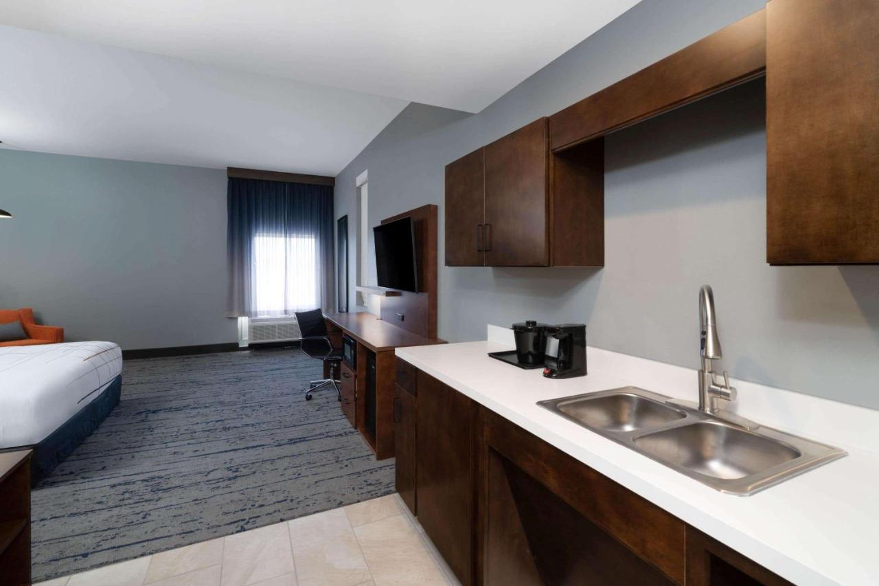 La Quinta Inn & Suites By Wyndham Louisville Ne - Old Henry Rd Esterno foto