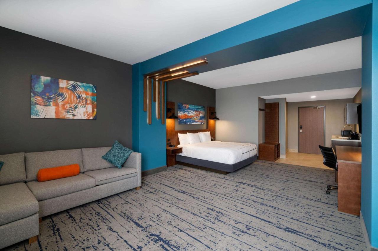La Quinta Inn & Suites By Wyndham Louisville Ne - Old Henry Rd Esterno foto
