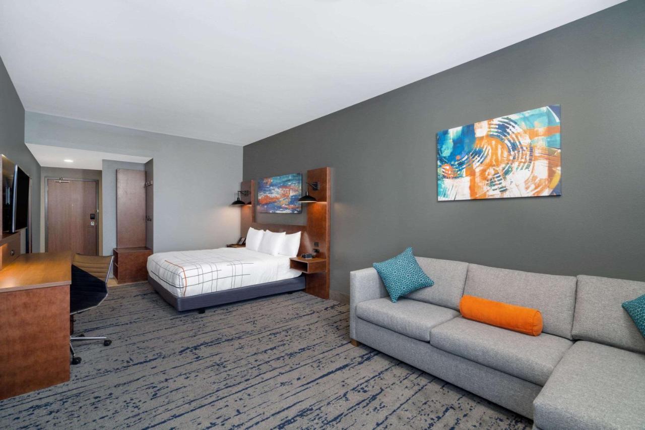 La Quinta Inn & Suites By Wyndham Louisville Ne - Old Henry Rd Esterno foto