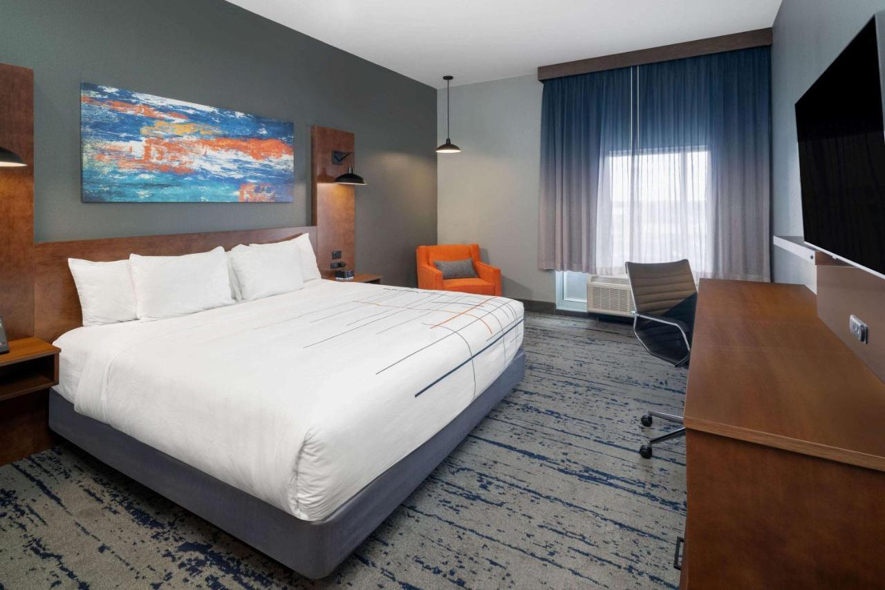 La Quinta Inn & Suites By Wyndham Louisville Ne - Old Henry Rd Esterno foto