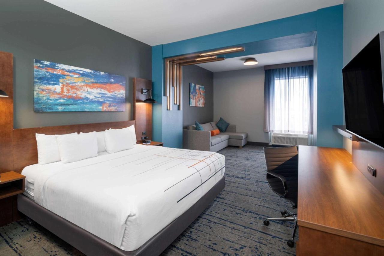 La Quinta Inn & Suites By Wyndham Louisville Ne - Old Henry Rd Esterno foto